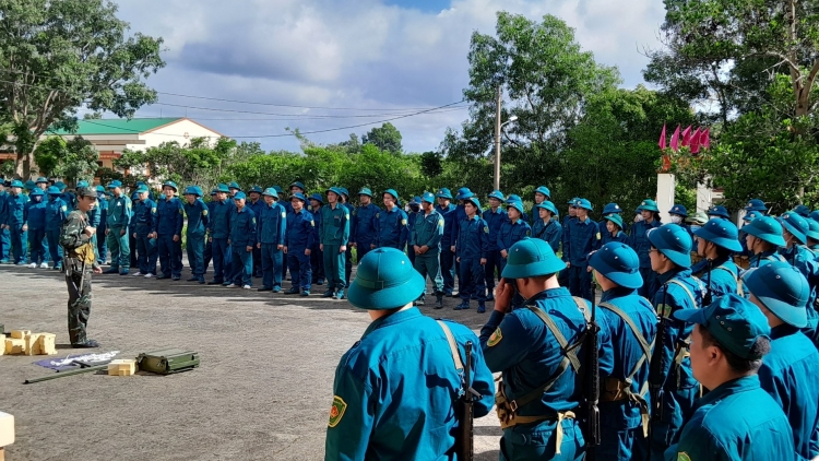 Uănh khlay nau hun hao Đảng tâm rmôt dân quân tự vệ