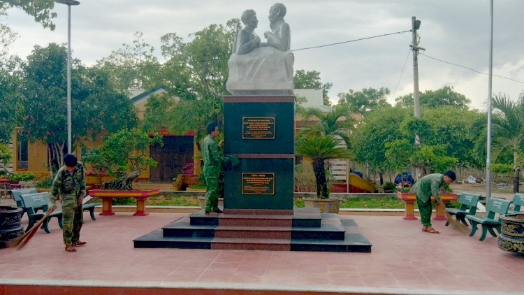 Phung êdam êra Dak Lak hdơr nanao asăp mtô mtă mơ̆ng Awa Hô hŏng lĭng kahan răng mgang knông lăn