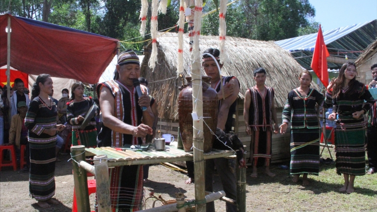 Nău tâm pât mprơ Bunong