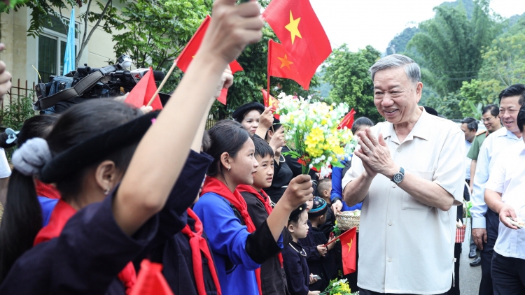 Củ tịc lơgar ồng Tô Lâm tus bal sơnđờm lơh Hìu bơsram mầm non Pắc Bó 