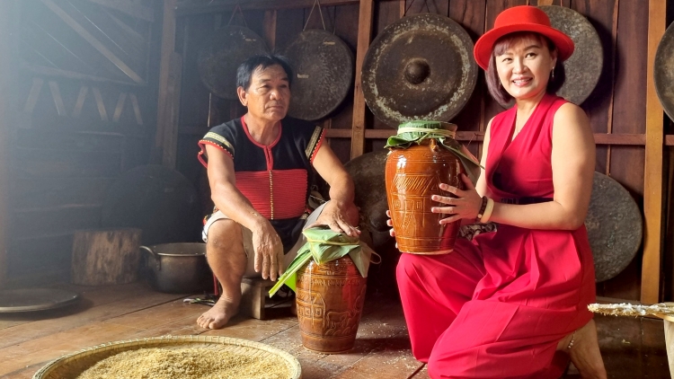 Pơlê kong kơdrâm Ƀuôn Ma Thuột (Dak Lak) pêi pro pơkâ mơnhông khôi túa lĕm vâi krâ nah ƀă mơnhông ôm hyô 