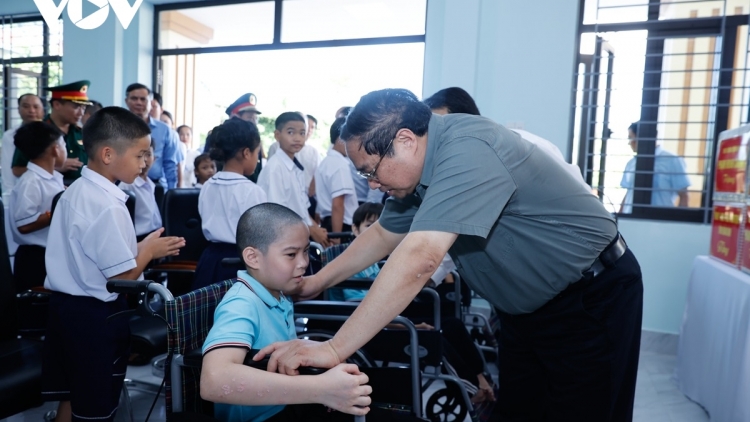 Thủ tướng Phạm Minh Chính năm ngôi păng hơpăh tơmam ăn đe hơioh, bơngai jo jăn tơ̆ Anih bơ̆ jang ăn tơpôl kơ dêh char Quảng Bình