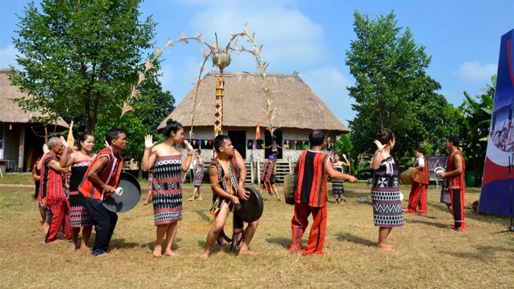 HƠNH DÉH TRUYỀN THỐNG VĂN HOÁ PR’LOỌNG ĐÔNG ZÂP ACOON CÓH VIỆT NAM ĐHỊ ĐHR’NÔNG ĐÔNG ZR’NƯM