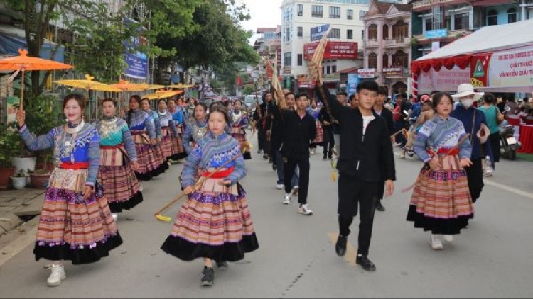 Câu lạc bộ văn nghệ dân gian Hồng Mi trên cao nguyên trắng Bắc Hà