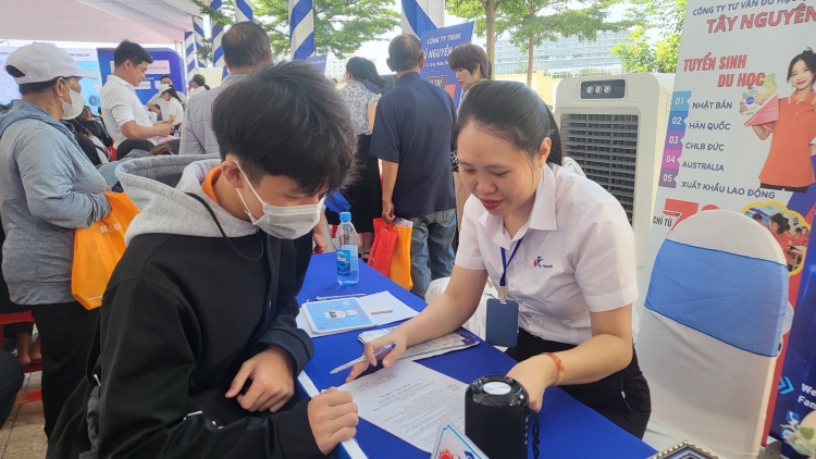 Hloh 10.000 tơdrong jang kăl bơngai jang lơ̆m Năr akŏm tơbang tơdrong jang tơ̆ Đăk Lăk 
