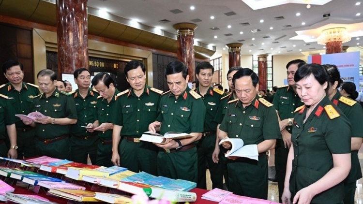 Khu xiâm pơkuâ lêng tơkŭm po Hneăng hôp mơnhên tơdroăng hriâm tâp ƀă pêi tiô troăng tơdjâ, hiâm mơno Hồ Chí Minh 