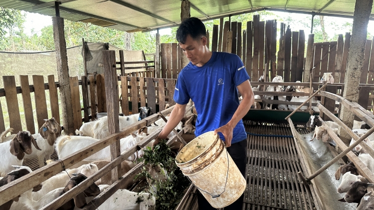 Mdĭ bi lar bruă klam mơ̆ng đảng viên hlăm klei mđĭ kyar bruă duh mkra 