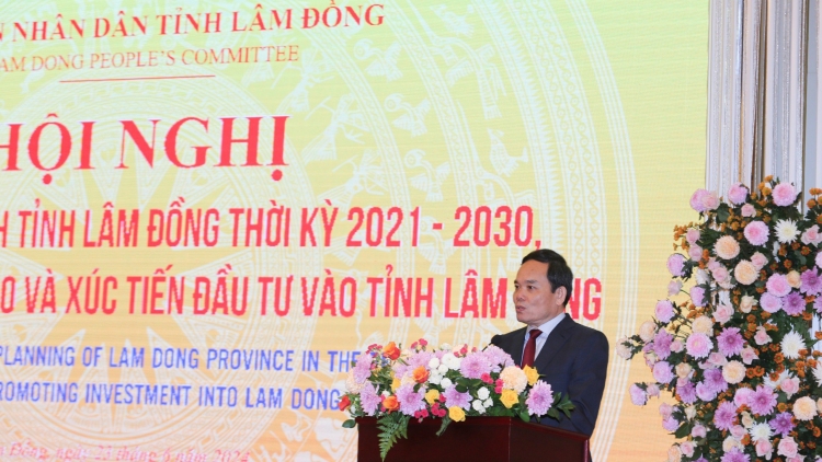 Phó Thủ tướng Cíñ phủ ồng Trần Lưu Quang tus bal Pơrjum yal rơndap ù tiah càr Lâm Đồng