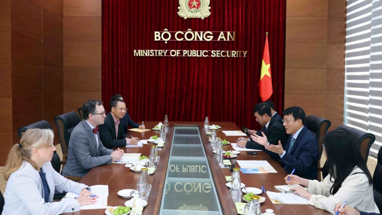 Pôa Lương Tam Quang, Ngế xiâm pơkuâ Kŏng an tơdah Hô̆i đong Kơmăi kơmok Kŏng ngê̆ thong tin Mih