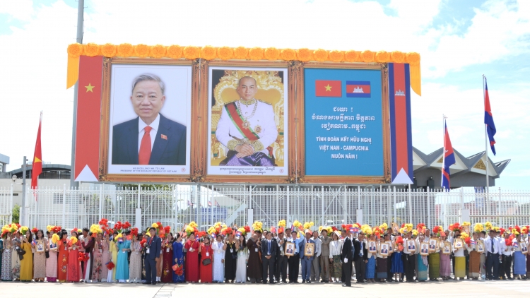 Củ tịc lơgar ồng Tô Lâm Pơrjum bơyai mờ Củ tịc Đảng Làng bol Campuchia, Củ tịc Thượng viện lơgar Campuchia ồng Hun Sen