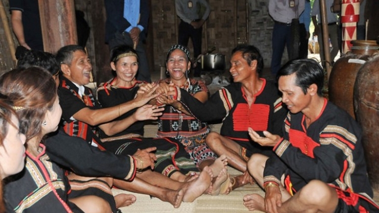 Tơlơi ngă adơi ayong mĕm gru grua hiam mơ̆ng djuai ania Êđê