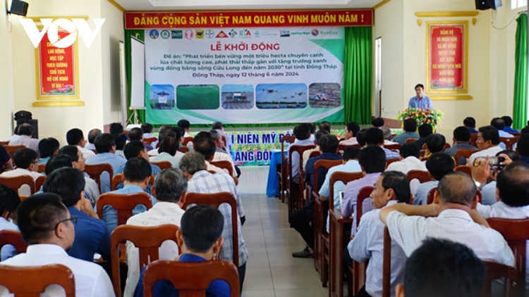 ពត៌មាន ម៉ោង​ ៦