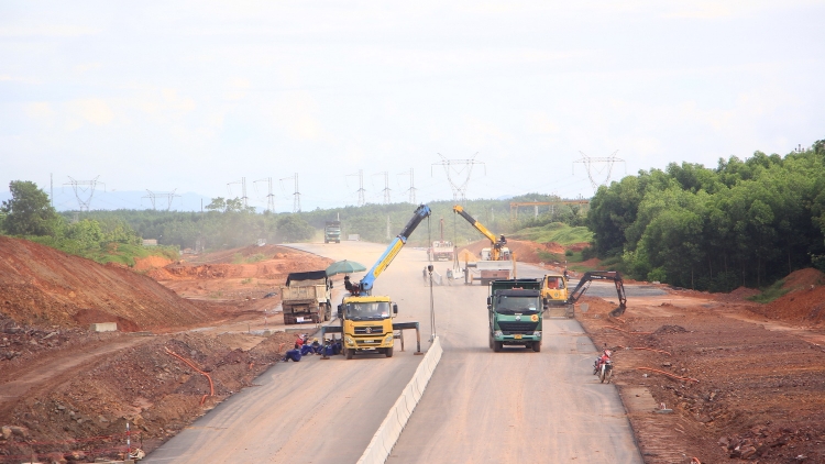 Tơdrong jang man trong tih renh Vạn Ninh - Cam Lộ gô et hơtŏk trŏ ah tơbăt năr 30/4  sơnăm 2025 