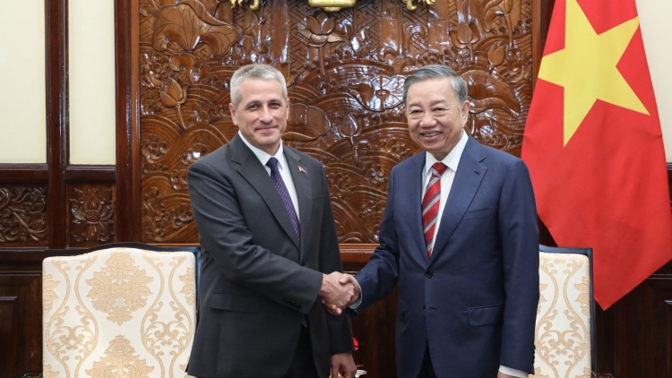 Kruanh dak Tô Lâm wơt Đại sứ Belarus ta Việt Nam