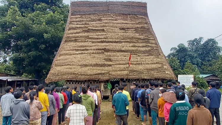 Kuăn pơlê mơngế Rơteăng a Kon Tum tơkŭm po Leh tơbâ kơ pôa Nguyễn Phú Trọng - Kăn xiâm pơkuâ hnê ngăn Đảng a Kuât 