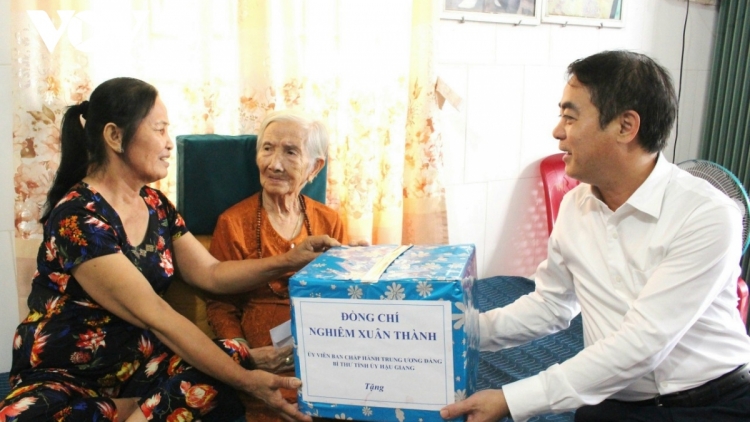 ពត៌មាន ម៉ោង​ ៦