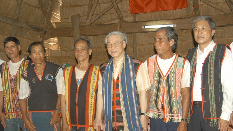 Làng bol, cau ling gùt lơgar kah kơlôi Tổng Ƀí thư ồng Nguyễn Phú Trọng