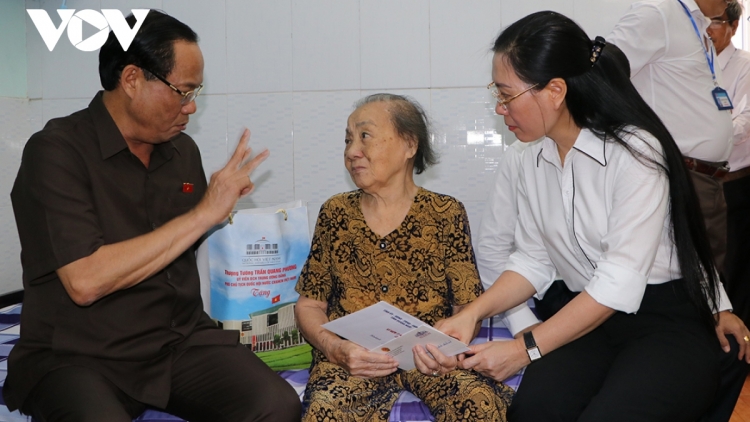 PHÓ CHỦ TỊCH QUỐC HỘI TRẦN QUANG PHƯƠNG LƯỚT LUM LÊY, ĐOỌNG PR’HÊL HA MANUYH VÊY G’LÊÊH C’RƠ LÂNG CÁCH MẠNG ĐHỊ QUẢNG NGÃI