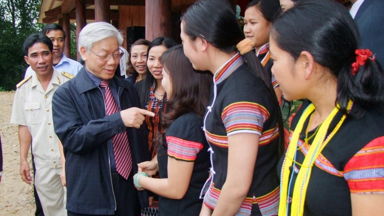 ĐHANUÔR ZR’LỤ CĂN CỨ CÁCH MẠNG KHU 5 CĂH CHOOM HA VIL BỌOP K’CHĂNG ÂNG TỔNG BÍ THƯ NGUYỄN PHÚ TRỌNG