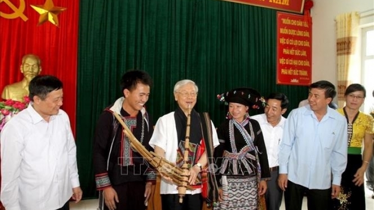 Mnuih ƀuôn sang djăp djuê ana hnĭng ênguôt kơ khua gĭt gai Nguyễn Phú Trọng 