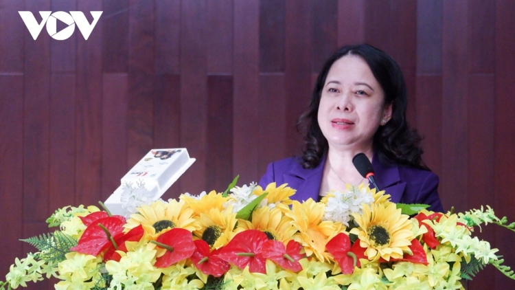 Groi kruanh dak Võ Thị Ánh Xuân mâp cử tri ta n’gor An Giang