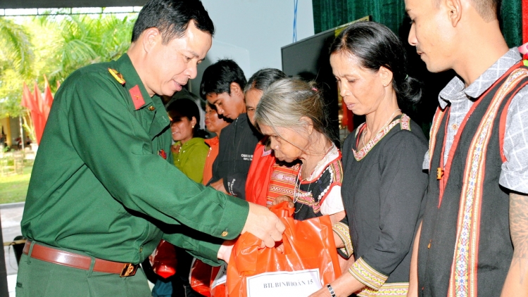 Binh đoàn 15 pơhlôm hơđong tơlơi bơwih ƀong huă-rơnuk rơnua ƀơi guai dêh čar