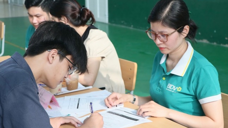 LABAIH 550 RIBAU ANEK SAIH TUT ANGAN TAME BAC DI DOM SANG BAC ĐẠI HỌC