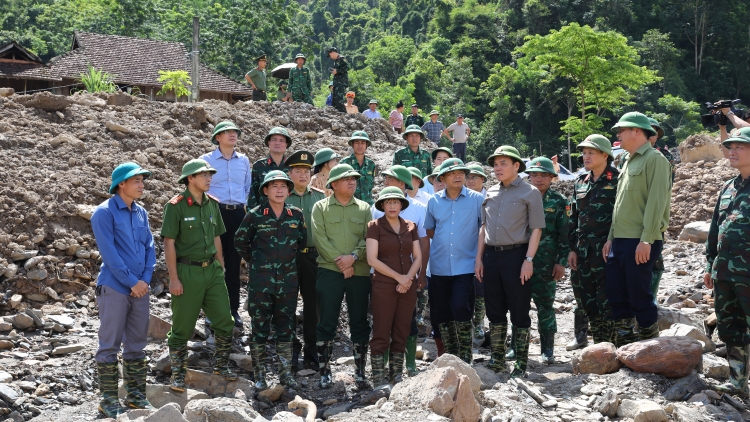 Phó Thủ tướng Trần Lưu Quang dăr lăng tơdrong jang hơmet pơ ‘lơ̆ng hiong răm đơ̆ng đak tơjroh tơ̆ Điện Biên