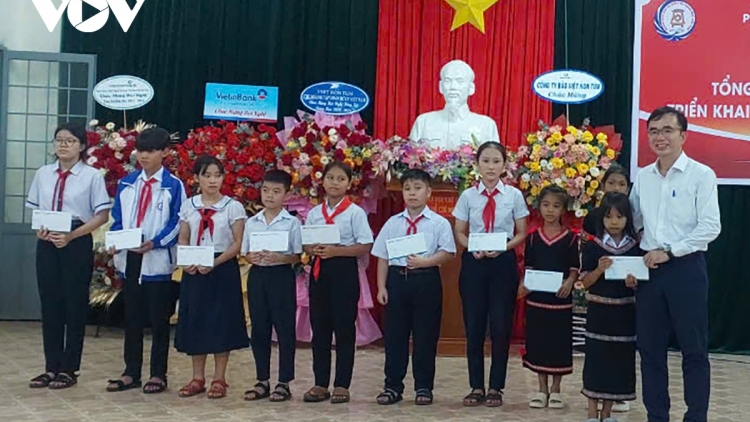 KON TUM ZOOI ĐOỌNG PAZÊNG HỌC SINH LUM PR’ẮT TR’MÔNG ZR’NĂH K’ĐHAP NĂC BƠƠN TƯỚC OOY TRƯỜNG