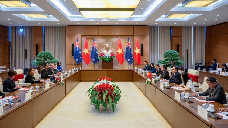 Khua git gai pơ ala mơnuih ƀôn sang dêh čar ơi Trần Thanh Mẫn jơnum bơkơtuai hăng Khua git gai pơ ala mơnuih ƀôn sang gơnong glông dêh čar Australia