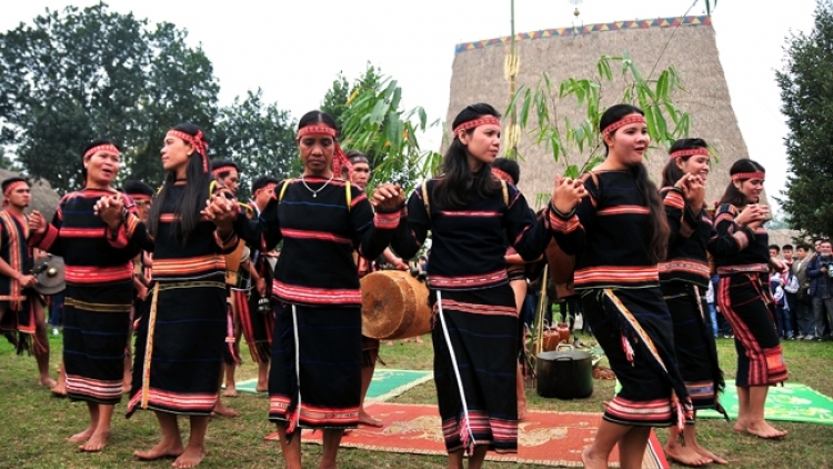 Parơtuk čim mơñi bơyan phang lah jŭ 