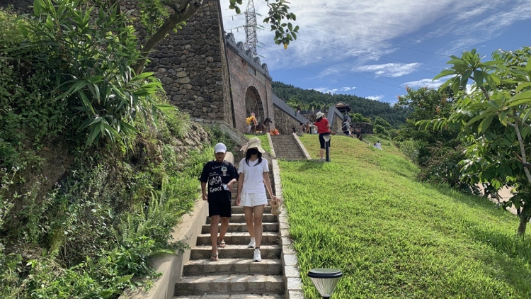 T’NGAY TR’NƠỢP, C’KIR HẢI VÂN QUAN LỌONG P’LOỌNG T’PÂH T’MOOI TƠỢ ƠY BHRỢ PA LIÊM