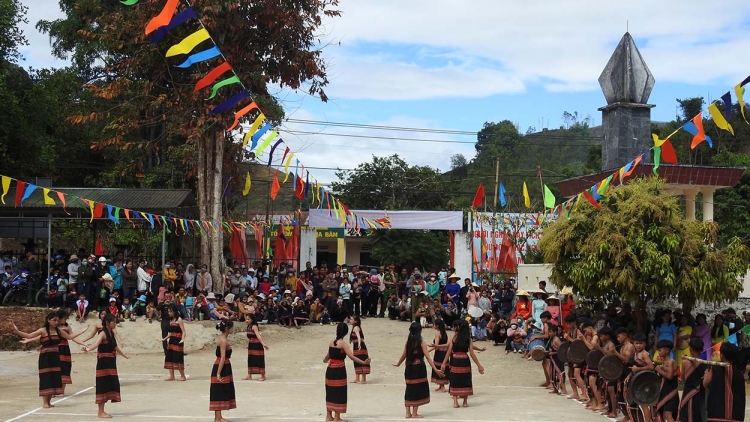 Koh mơnê Pôa Hồ, mơngế Tây Nguyên tơrŭm mơjiâng tơdroăng rêh ối phâi tơtô