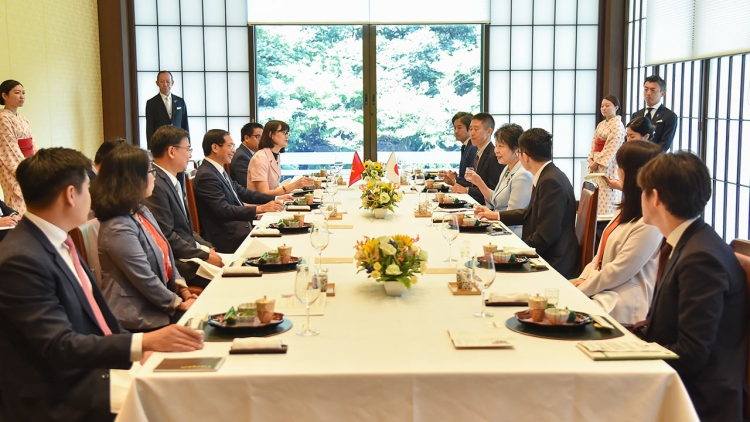 Phŭn bruă hŏng tač êngao Việt Nam leh anăn Phŭn bruă Hŏng tač êngao Japon mâo klei hưn bruă klei mrâo mbĭt 