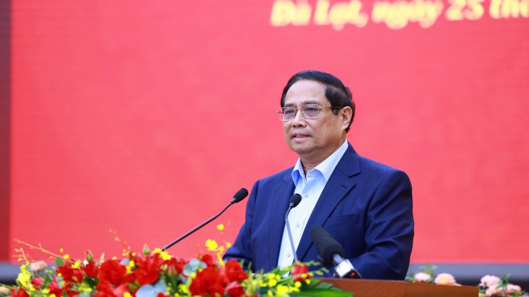 Thủ tướng Chính phủ Phạm Minh Chính leo rơh rƀŭn nchră mât đăp mpăn rnă njrăng, đăp mpăn kơl an hun hao wăng sa- rêh jêng ta ăp n’gor Tây Nguyên.