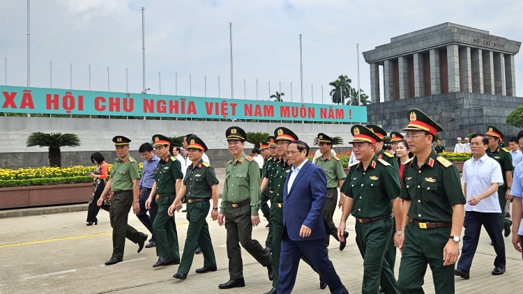 Khua knŭk kna Phạm Minh Chính mă bruă hŏng anôk bruă kriê dlăng Msat Khua gĭt gai Hồ Chí Minh 