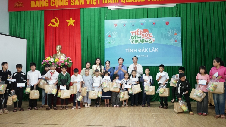 100 kơxuô tơmeăm “Gum ăm vâi hdrêng chó chêng tơvê kŏng troh hngêi trung” troh ƀă vâi hdrêng châ chăn ôh tá mo lĕm môi tiah ngế ki ê a Dak Lak