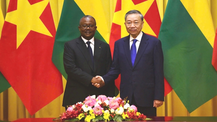 Tổng Bí thư, Kruanh dak Tô Lâm tâm nchră đah Tổng thống Cộng hòa Guinea-Bissau Umaro Sissoco Embaló