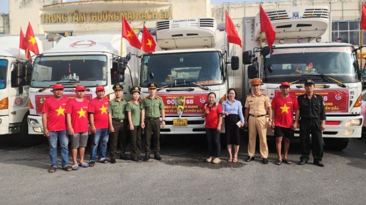 Công an Kiên Giang xuất quân chuyến hàng ủng hộ đồng bào phía Bắc