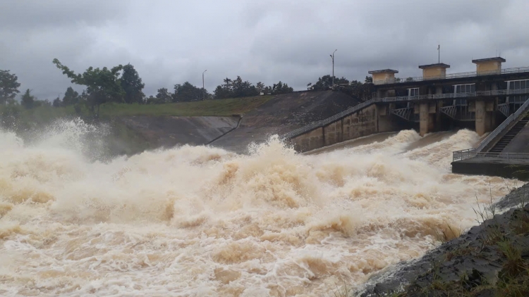 Dak Lak thăm pêi tơdroăng hbrâ ví kong mêi kân