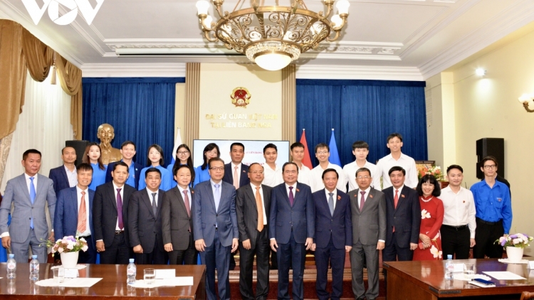 Kruanh Quốc hội mâp măt ăp cán bộ nŭih kan bah Ntoh măt nŭih Việt ta Liên bang Nga