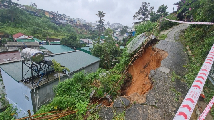 Đà Lạt mbĕ đuĕ mjêč 5 gŏ êsei mnuih ƀuôn sang kbiă mơ̆ng krĭng klưh hroh lăn 