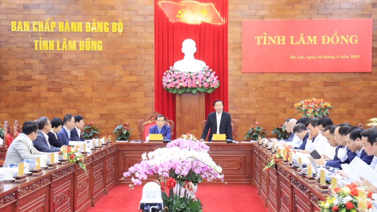 Phó Thủ tướng ồng Trần Hồng Hà jòi tơl bơta nàng bơsong kal ke ai 03 gùng rơndeh ntoăt mhar tàm càr Lâm Đồng