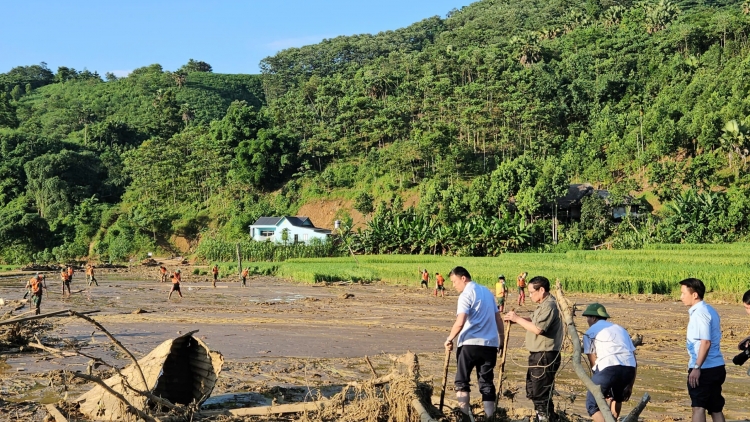 Thủ tướng ồng Phạm Minh Chính lòt sền bơta hoàc huơr tài bơh mìu dờng dà tih lơh gơlik tàm càr Lào Cai 