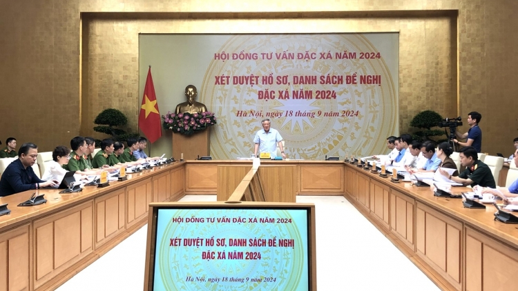 Phó Thủ tướng Duh broă sùm Cíñ phủ ồng Nguyễn Hoà Bình đơng lam pơrjum sền swì rơwah sră nggal, khà măt cau dan toh glài jàm nam 2024