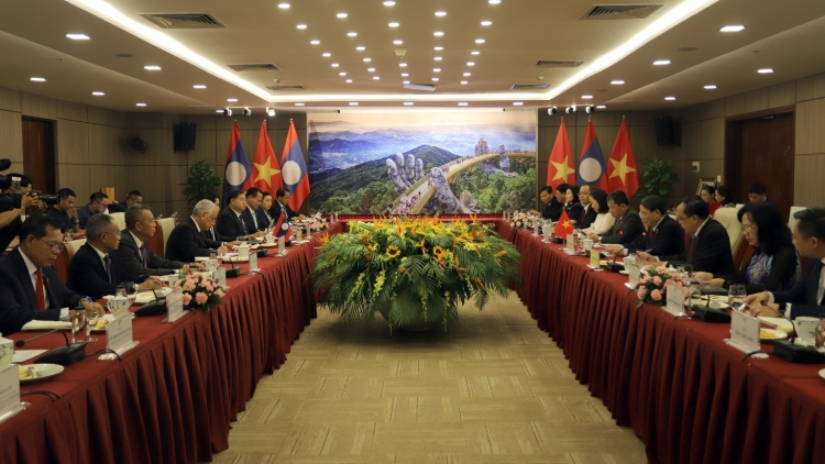 Kơ iĕng Kơdră chĕp pơgơ̆r Kuô̆k hô̆i Nguyễn Đức Hải pơma đam hăm Kơ iĕng kơdră chĕp pơgơ̆r Kuô̆k hô̆i Lào