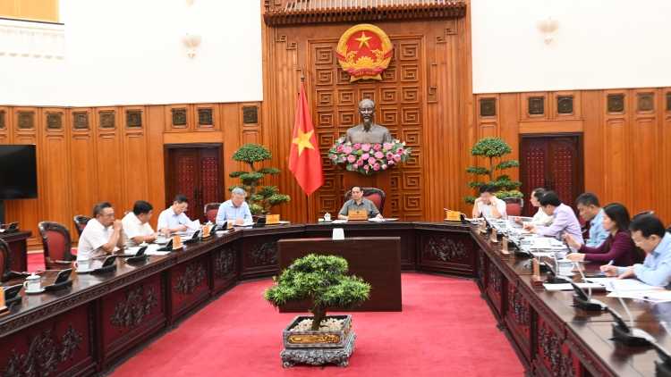 Thủ tướng Phạm Minh Chính ƀư tơm nar rƀŭn bah Rnâng kan Chính phủ đah Rnâng kan Tiểu ban văng sa-rêh jêng