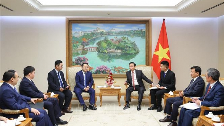 Kơiăng khua knŭk kna Trần Hồng Hà drông Khua kiă kriê Êpul group đoàn Ô tô Geely Auto (China)  