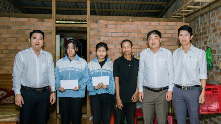 Năm tơ̆ pơlei pơla pơrô̆ hơvơn hŏk tro năm hŏk