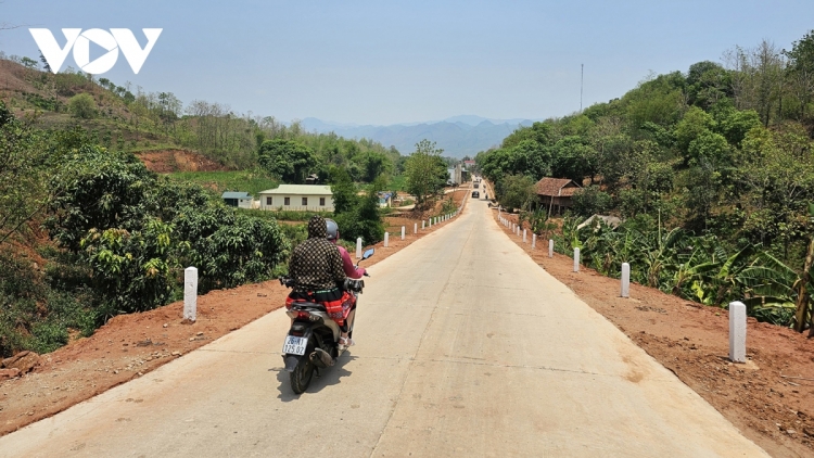 XÀY CĂN TẲNG CÓ BẢN CỎN MẤƯ DÚ BÚNG SLUNG YÊN CHÂU- SƠN LA